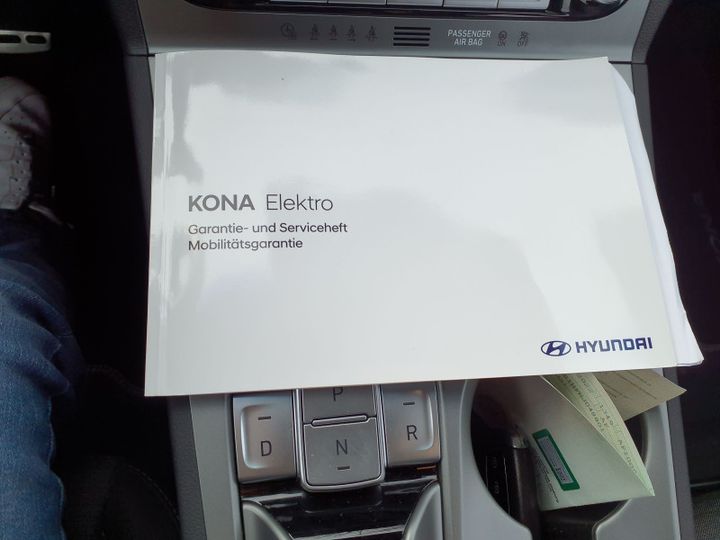 Photo 8 VIN: TMAK281HFNJ048801 - HYUNDAI KONA 