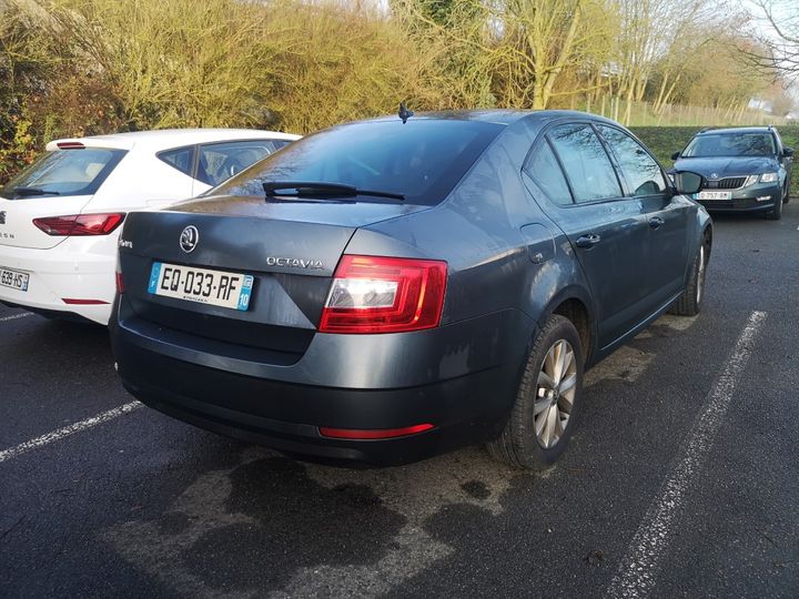 Photo 4 VIN: TMBAG7NE0J0137809 - SKODA OCTAVIA 