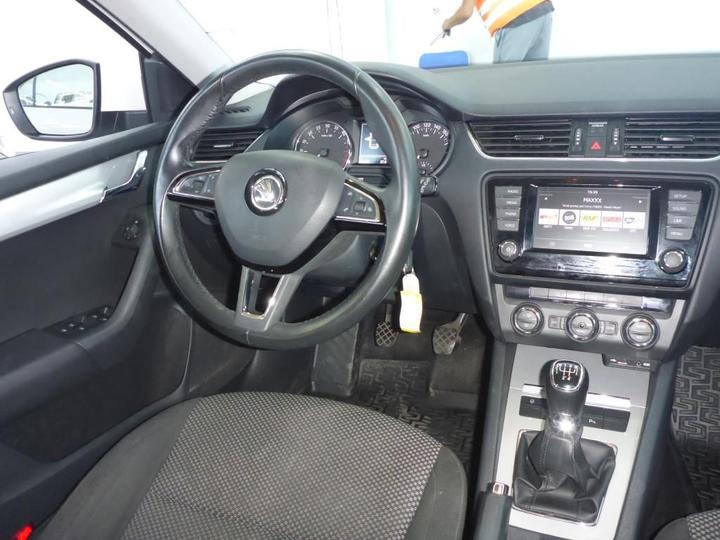 Photo 5 VIN: TMBAG7NE4H0074689 - SKODA OCTAVIA 