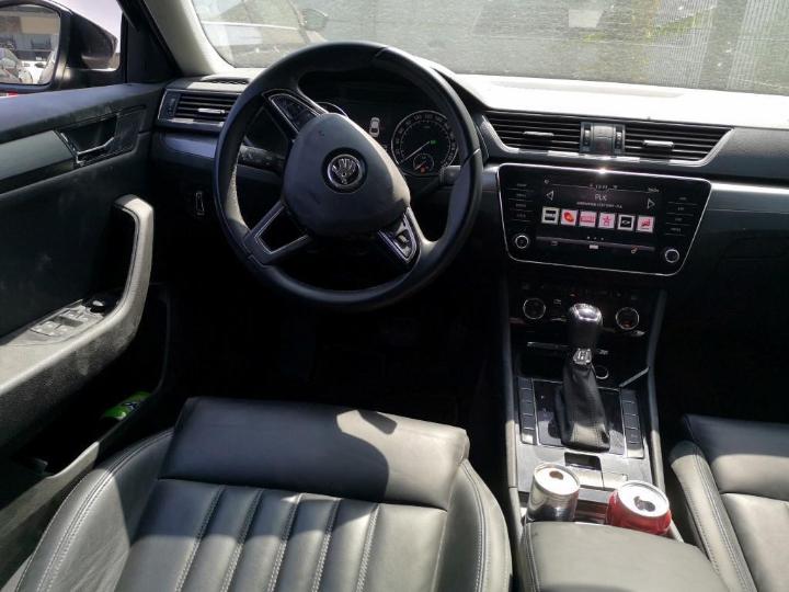 Photo 10 VIN: TMBAG7NP5J7586847 - SKODA SUPERB 