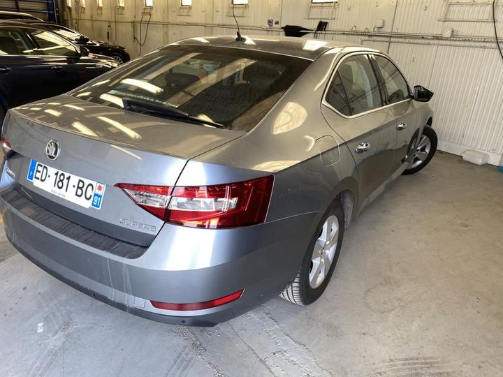 Photo 2 VIN: TMBAG7NP9H7009345 - SKODA SUPERB 5P 