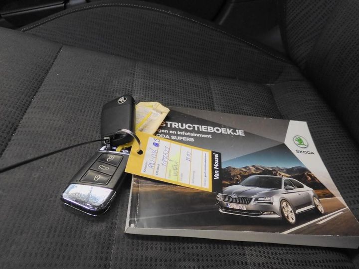 Photo 16 VIN: TMBAG9NPXJ7555556 - SKODA SUPERB 