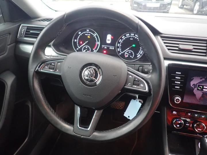 Photo 10 VIN: TMBAH7NPXJ7587845 - SKODA SUPERB 5P 