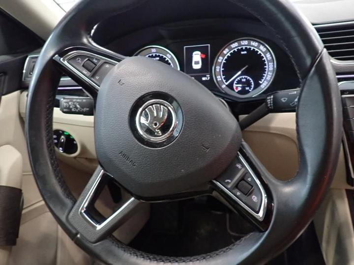 Photo 10 VIN: TMBAH9NP0H7501299 - SKODA SUPERB 5P 