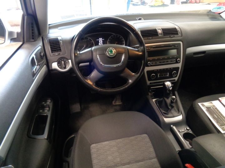 Photo 10 VIN: TMBCM61Z2B2059995 - SKODA OCTAVIA 