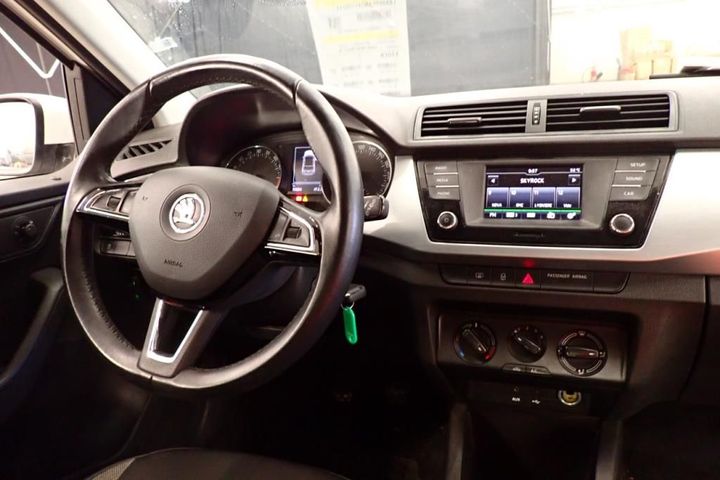 Photo 7 VIN: TMBEJ6NJ7HZ122885 - SKODA FABIA 