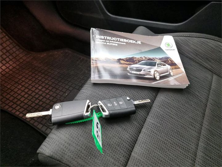 Photo 4 VIN: TMBJB7NP8J7521201 - SKODA SUPERB 