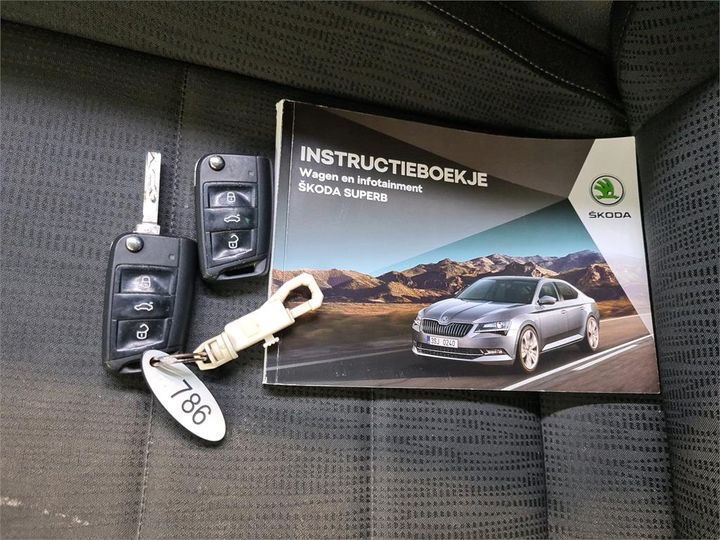 Photo 9 VIN: TMBJB9NPXJ7555717 - SKODA SUPERB 