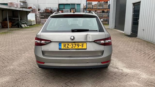 Photo 3 VIN: TMBJB9NPXJ7568595 - SKODA SUPERB 