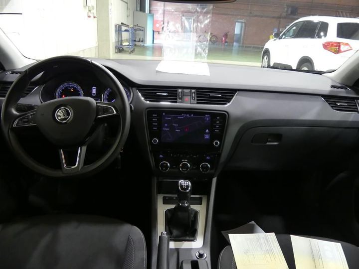 Photo 8 VIN: TMBJF7NE0J0132158 - SKODA OCTAVIA 