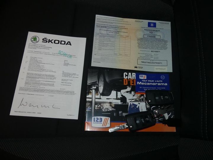 Photo 11 VIN: TMBJF7NE2J0227935 - SKODA OCTAVIA 