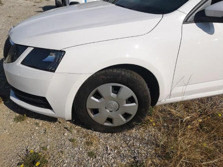 Photo 11 VIN: TMBJG7NE0J0260140 - SKODA OCTAVIA 