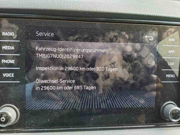 Photo 10 VIN: TMBJG7NU0J2029847 - SKODA KAROQ 