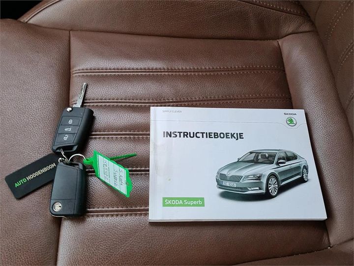 Photo 4 VIN: TMBJG9NP1H7033456 - SKODA SUPERB 