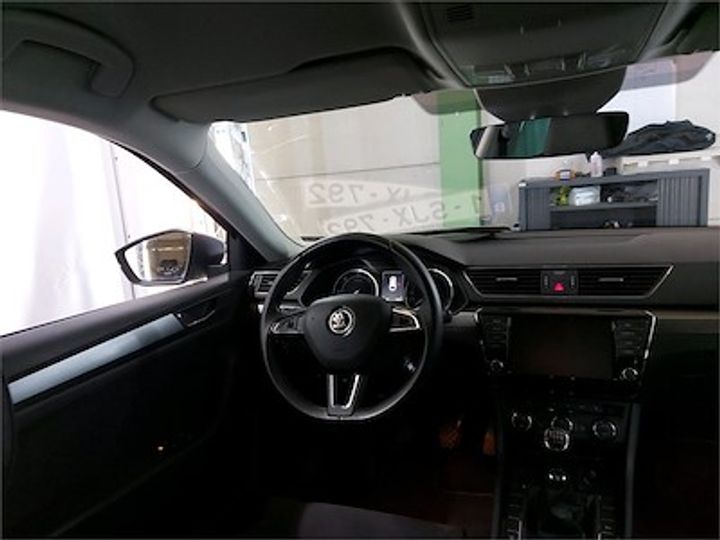 Photo 8 VIN: TMBJG9NP1H7554225 - SKODA SUPERB 