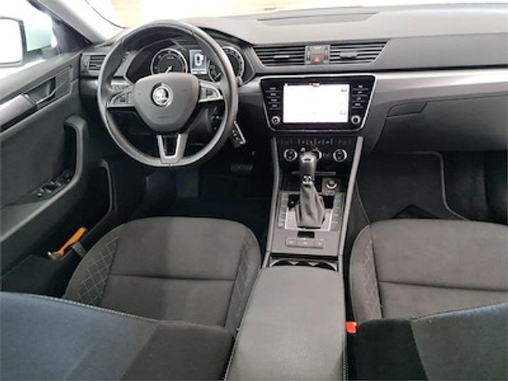 Photo 8 VIN: TMBJG9NP7J7586392 - SKODA SUPERB 