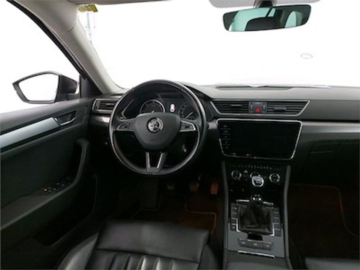 Photo 8 VIN: TMBJG9NP8J7562490 - SKODA SUPERB 