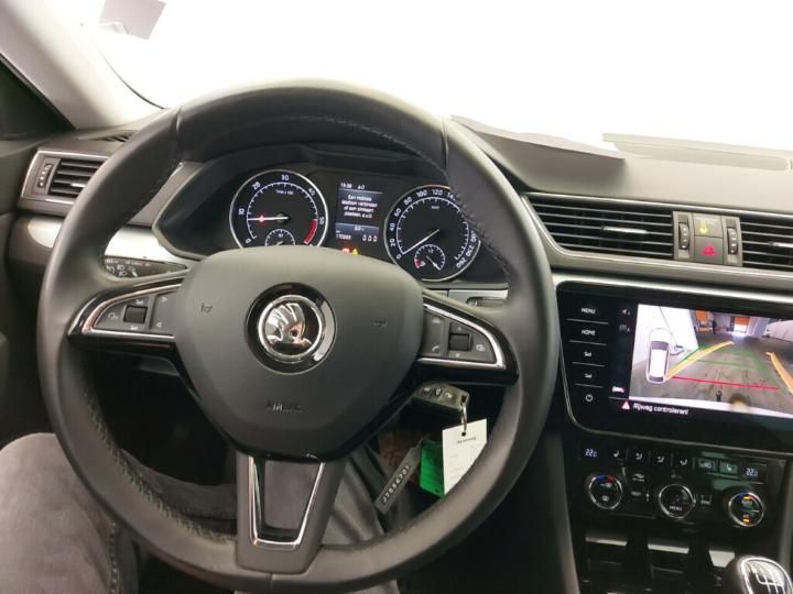 Photo 10 VIN: TMBJG9NP9J7556701 - SKODA SUPERB 