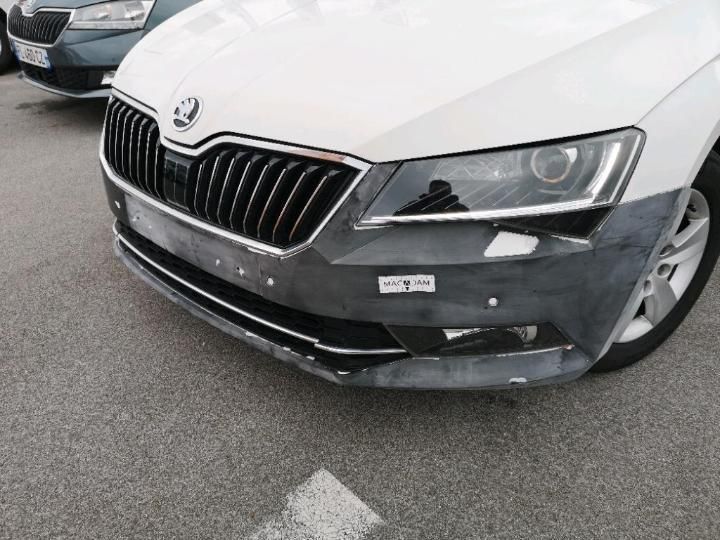 Photo 30 VIN: TMBJH7NP0K7047924 - SKODA SUPERB 