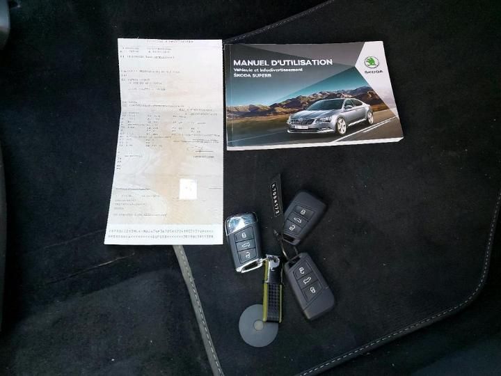 Photo 8 VIN: TMBJH7NP3K7054172 - SKODA SUPERB 