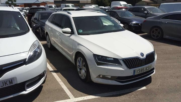 Photo 10 VIN: TMBJH7NP6K7032683 - SKODA SUPERB 