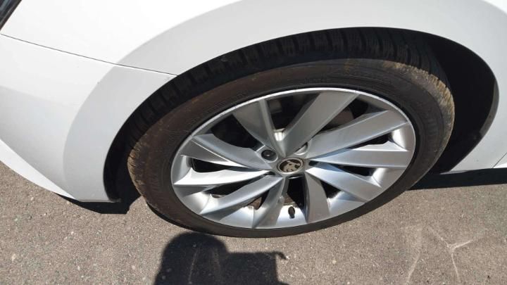 Photo 12 VIN: TMBJH7NP6K7032683 - SKODA SUPERB 