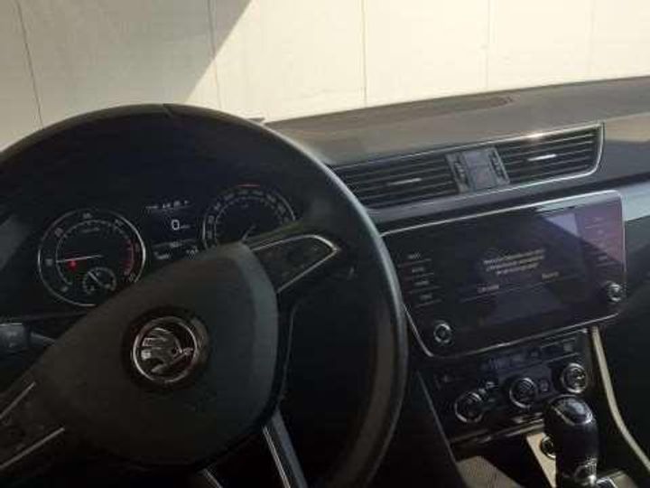 Photo 6 VIN: TMBJH7NP6K7032683 - SKODA SUPERB 