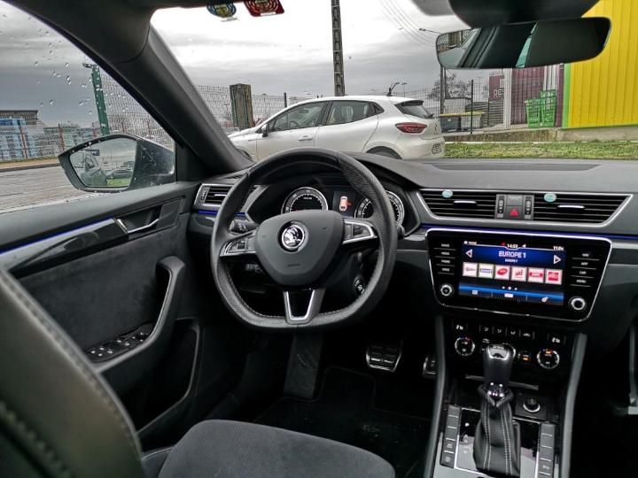 Photo 11 VIN: TMBJH7NP8J7593045 - SKODA SUPERB 