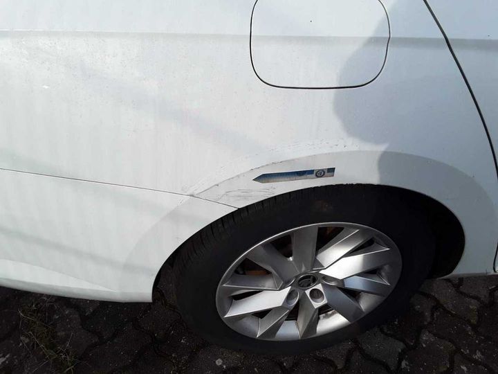 Photo 20 VIN: TMBJH9NP7J7529252 - SKODA SUPERB 