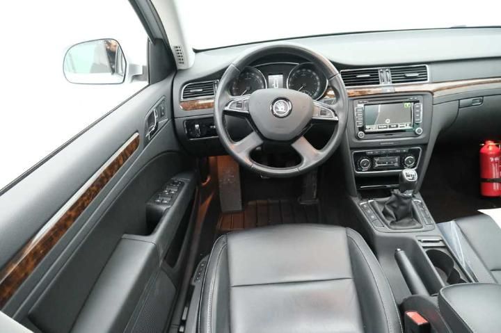 Photo 9 VIN: TMBJJ73TXF9044737 - SKODA SUPERB 