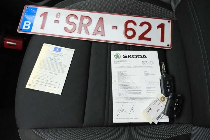 Photo 4 VIN: TMBJJ7NE3J0102957 - SKODA OCTAVIA 