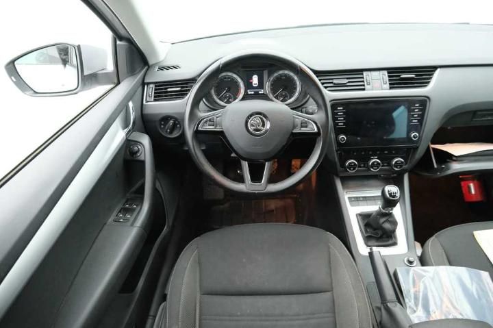 Photo 9 VIN: TMBJJ7NE3J0102957 - SKODA OCTAVIA 