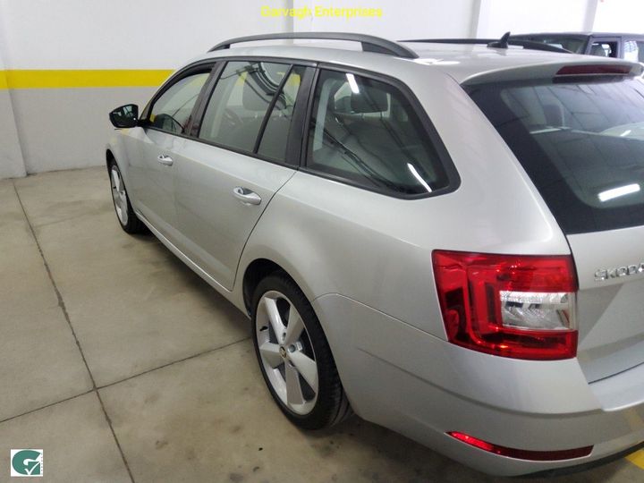 Photo 13 VIN: TMBJJ7NE9J0107922 - SKODA OCTAVIA 