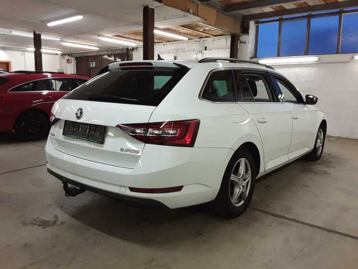 Photo 4 VIN: TMBJJ7NP3J7568140 - SKODA SUPERB 