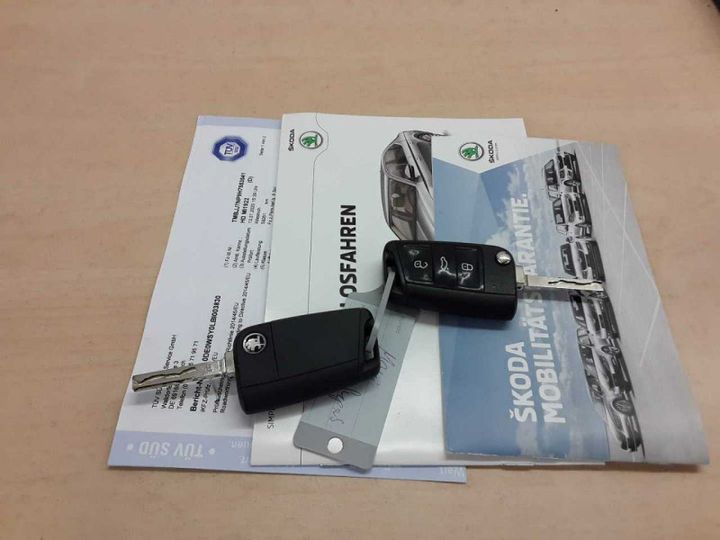 Photo 10 VIN: TMBJJ7NP9H7553541 - SKODA SUPERB 