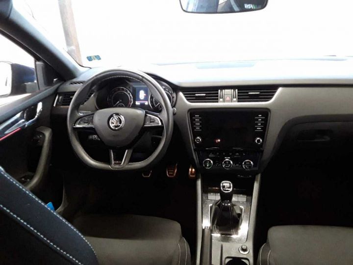 Photo 9 VIN: TMBJK7NE9J0129528 - SKODA OCTAVIA 