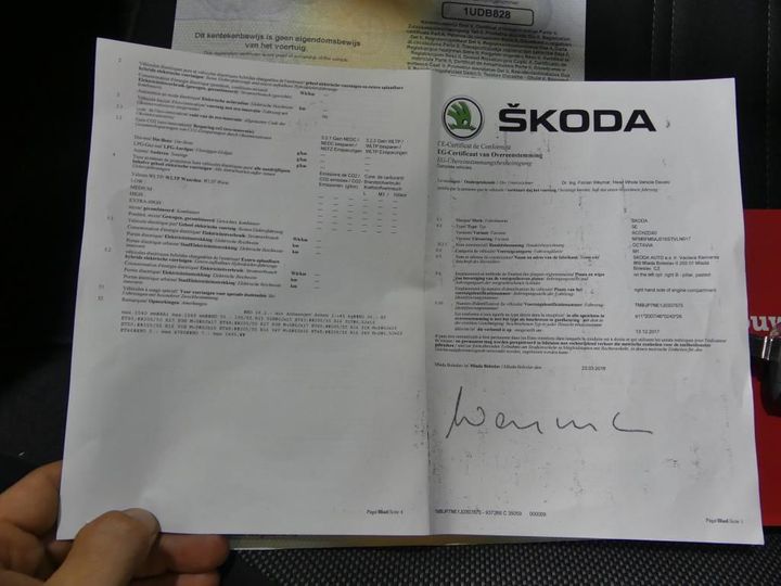 Photo 14 VIN: TMBJP7NE1J0307675 - SKODA OCTAVIA 