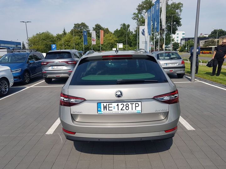 Photo 9 VIN: TMBLJ9NP0J7594523 - SKODA SUPERB 