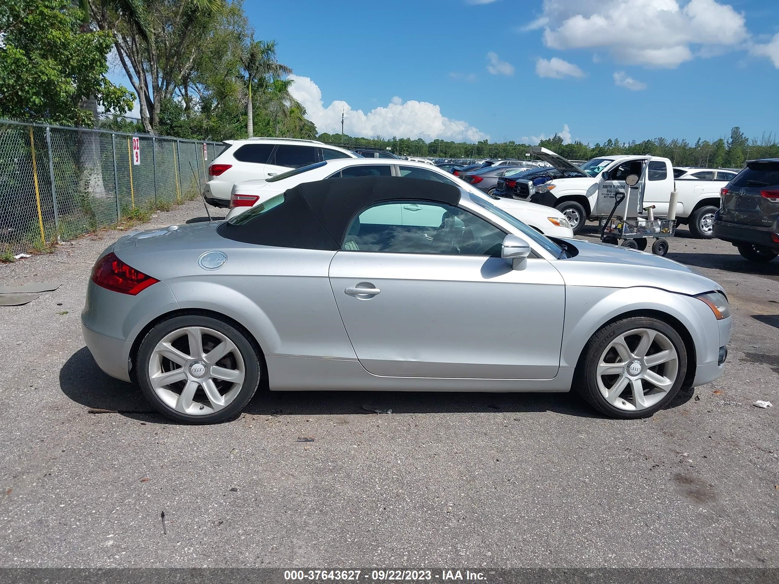 Photo 12 VIN: TRUGF38J091011198 - AUDI TT 