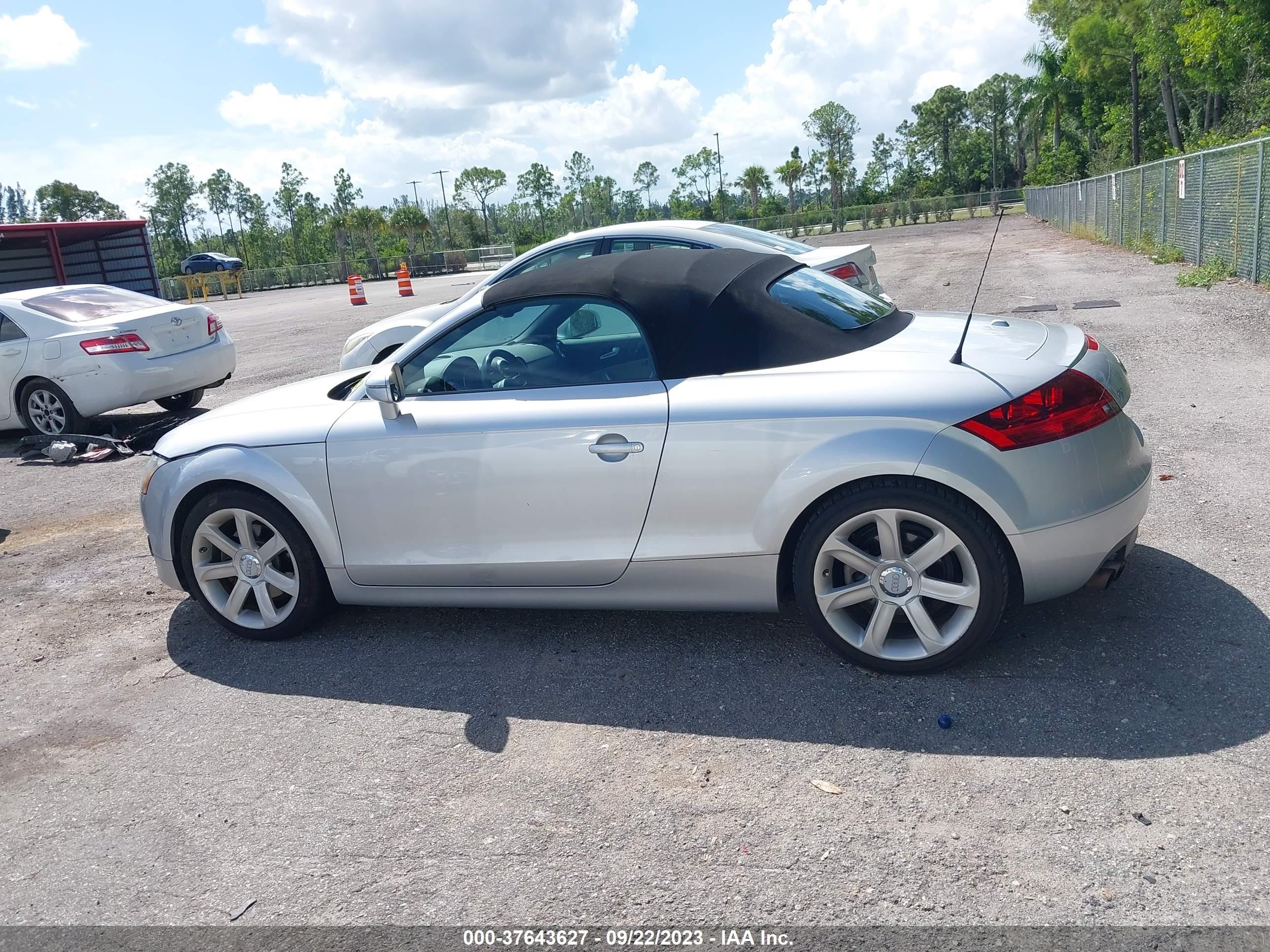 Photo 13 VIN: TRUGF38J091011198 - AUDI TT 