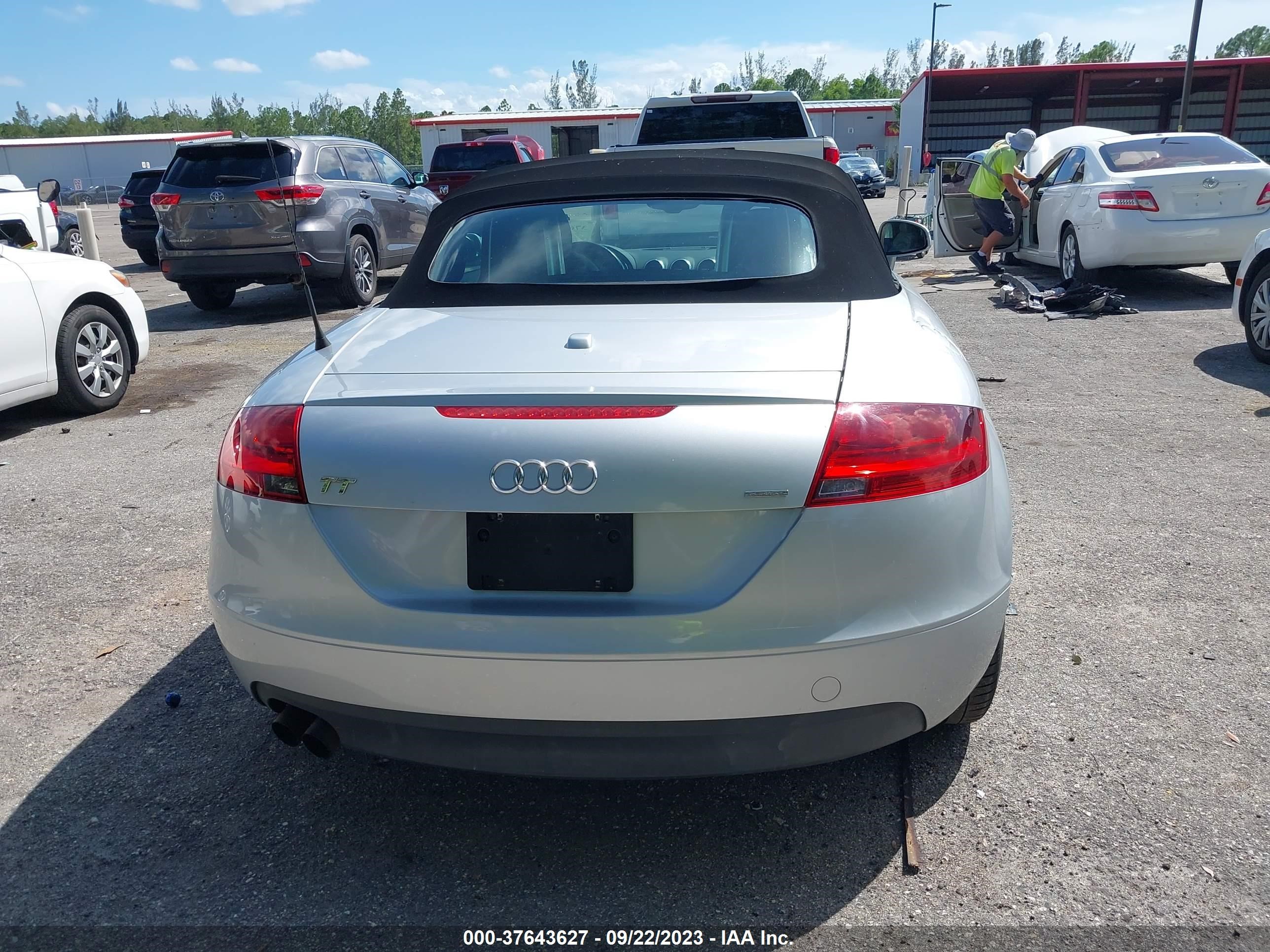 Photo 15 VIN: TRUGF38J091011198 - AUDI TT 