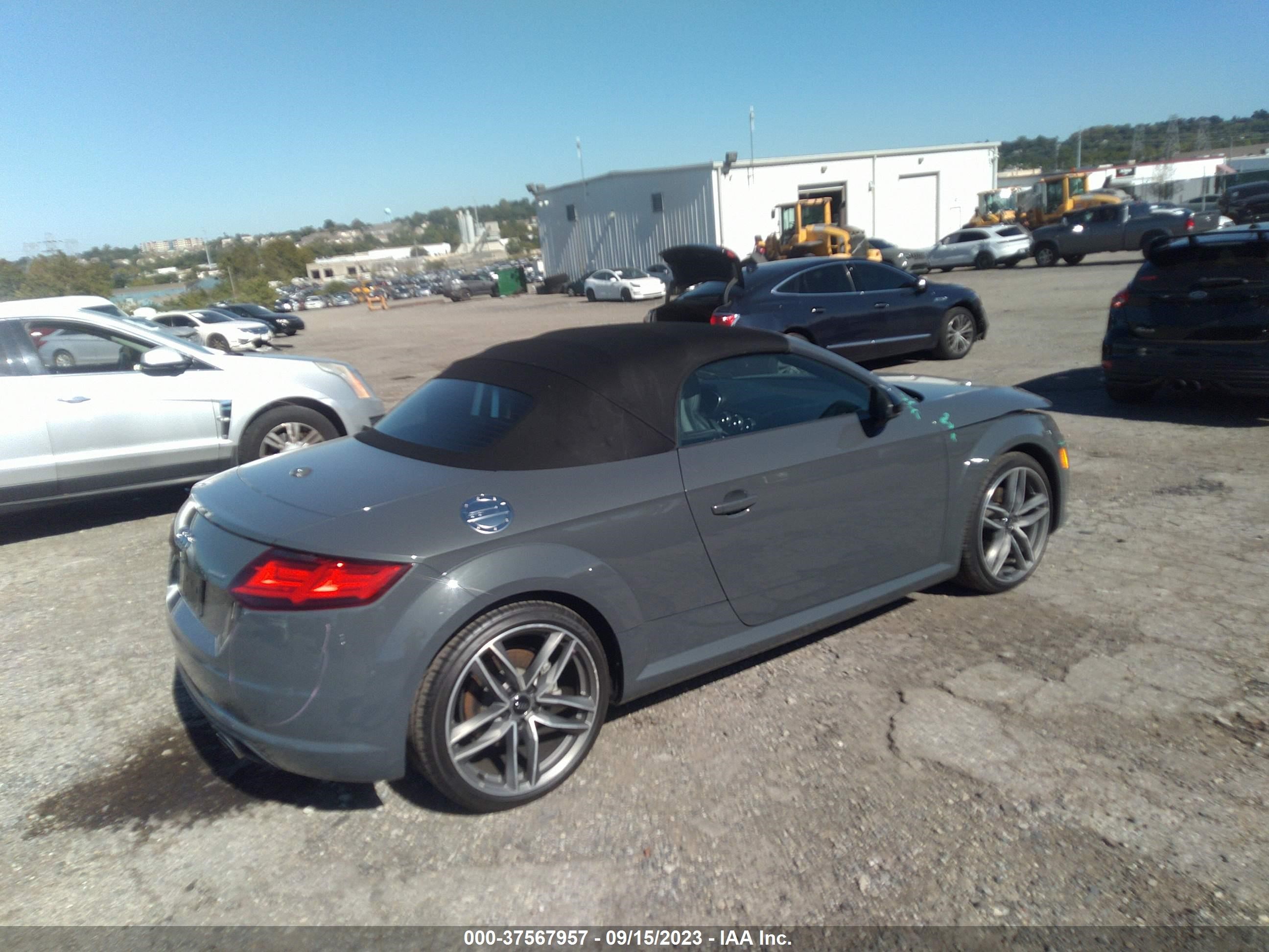 Photo 3 VIN: TRUT5CFVXH1001705 - AUDI TT 