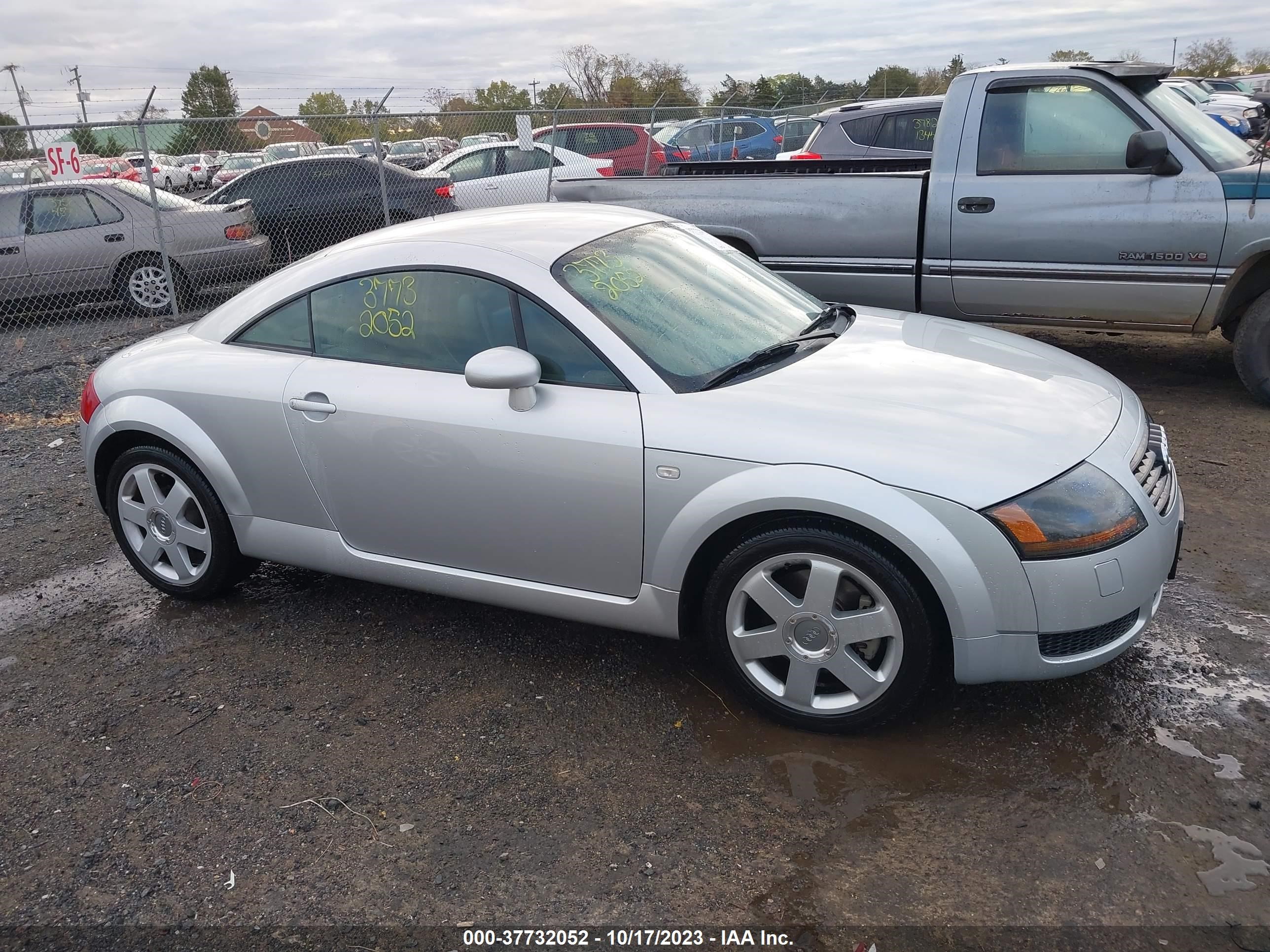 Photo 12 VIN: TRUUC28N9Y1008954 - AUDI TT 