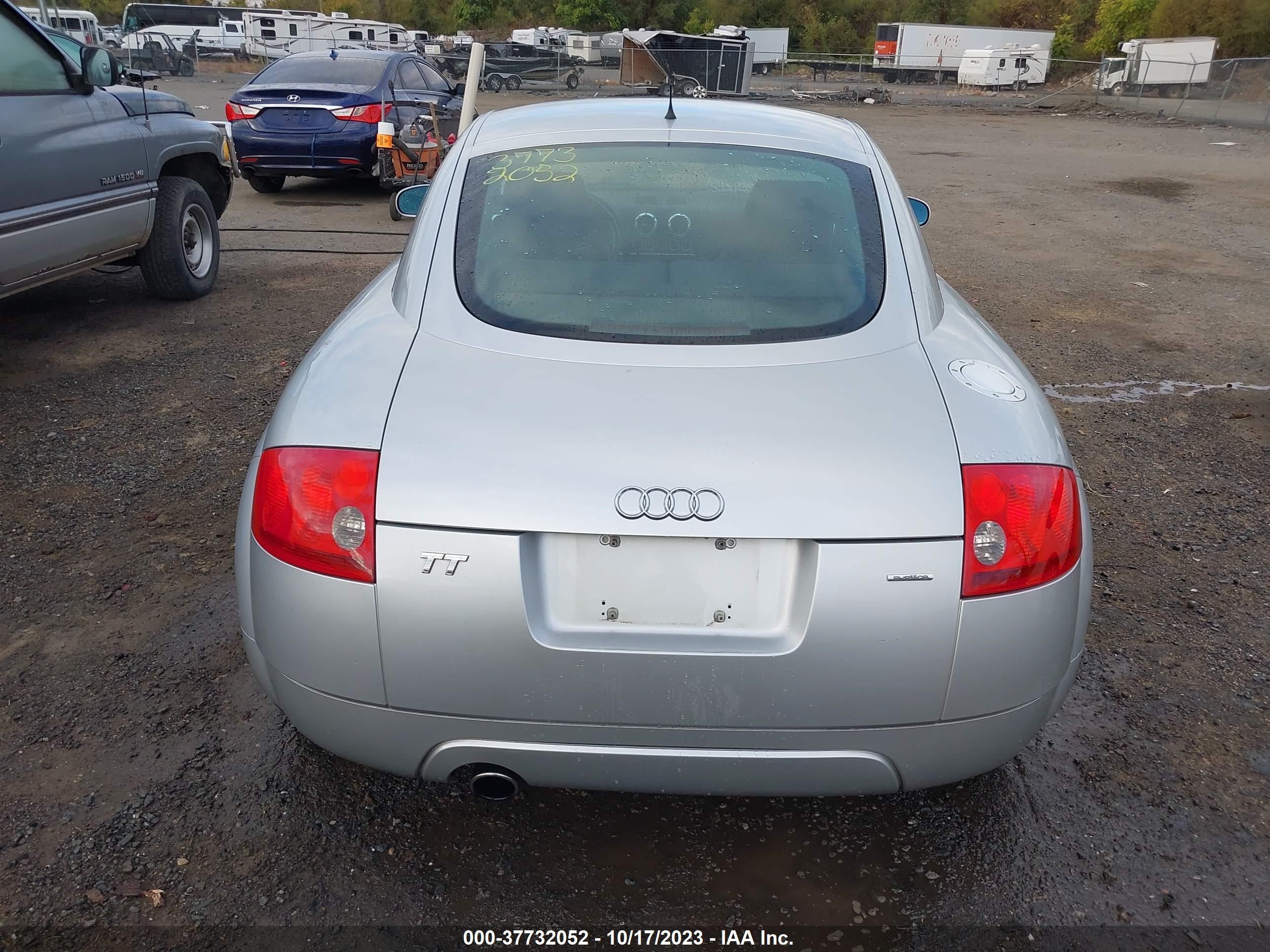 Photo 15 VIN: TRUUC28N9Y1008954 - AUDI TT 