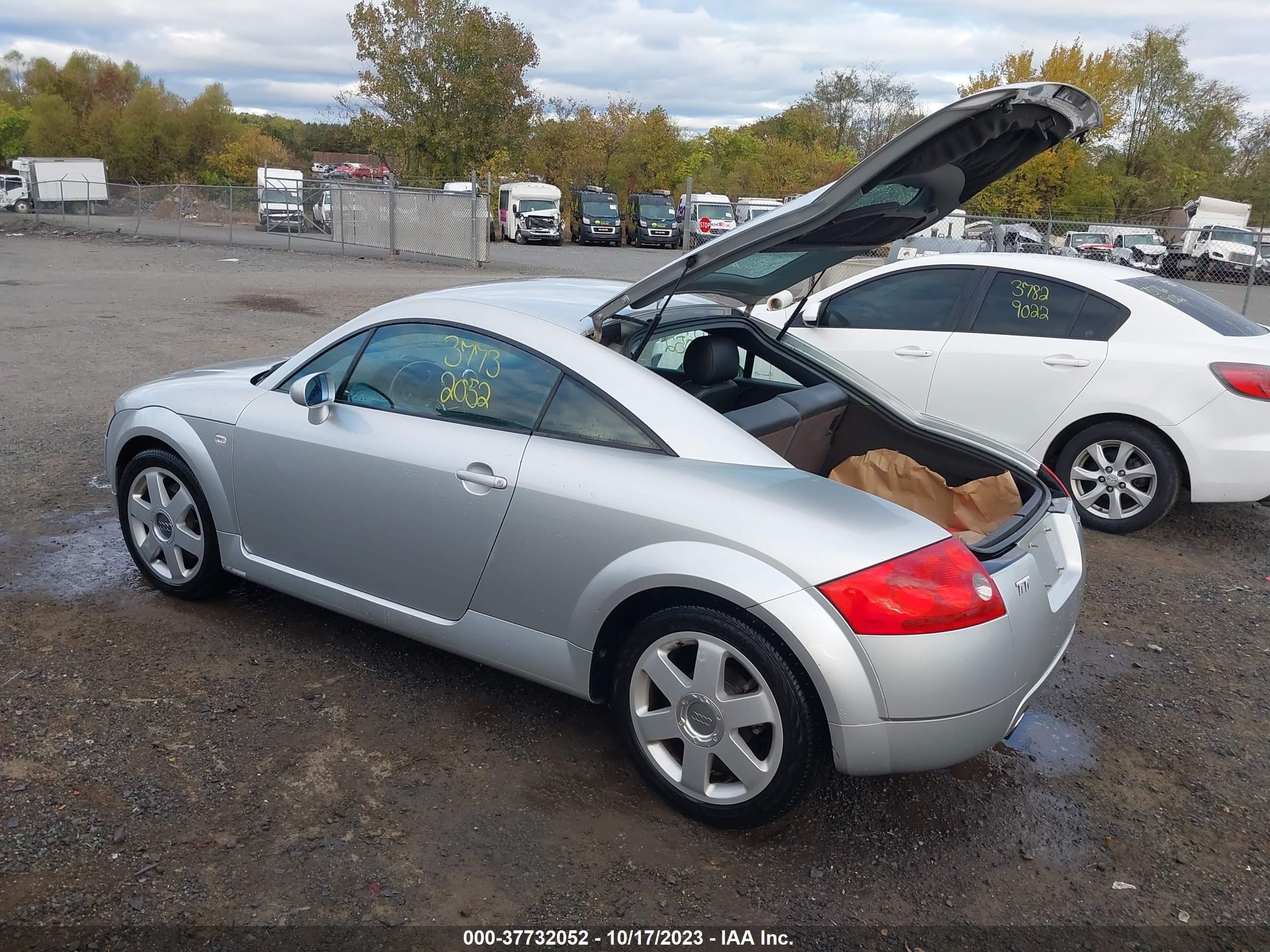 Photo 2 VIN: TRUUC28N9Y1008954 - AUDI TT 