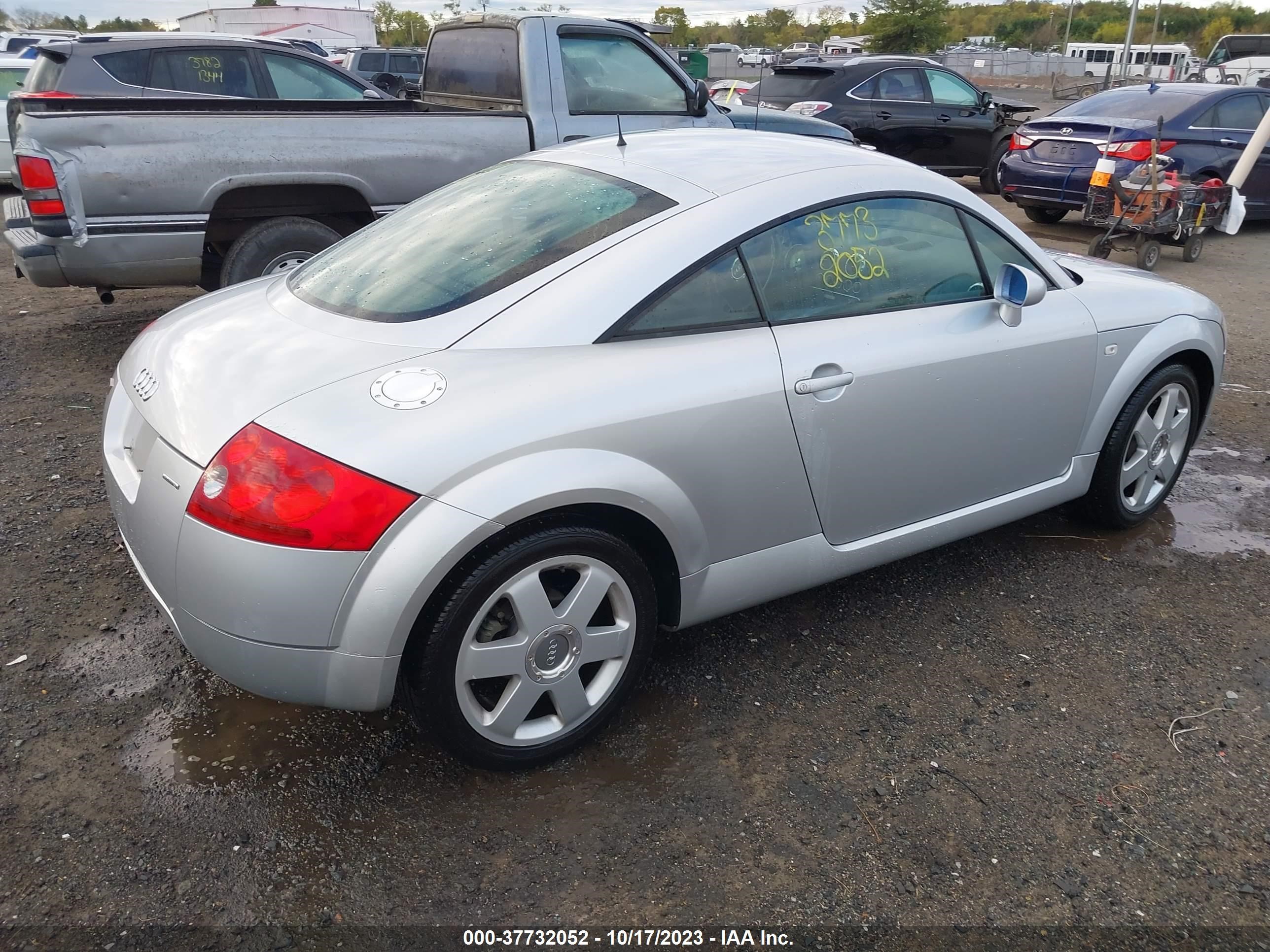 Photo 3 VIN: TRUUC28N9Y1008954 - AUDI TT 