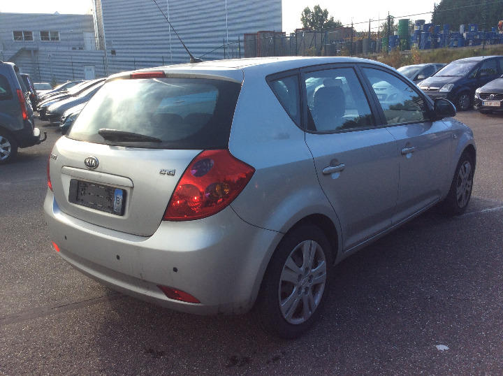 Photo 3 VIN: U5YFF24429L146783 - KIA CEED HATCHBACK 