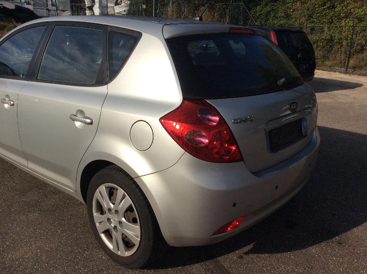 Photo 31 VIN: U5YFF24429L146783 - KIA CEED HATCHBACK 