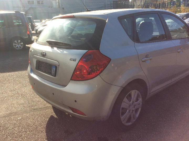 Photo 34 VIN: U5YFF24429L146783 - KIA CEED HATCHBACK 