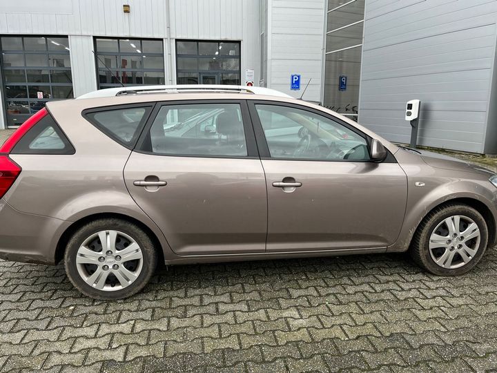 Photo 3 VIN: U5YFF52338L021426 - KIA CEE&#39D SPORTY WAGON 